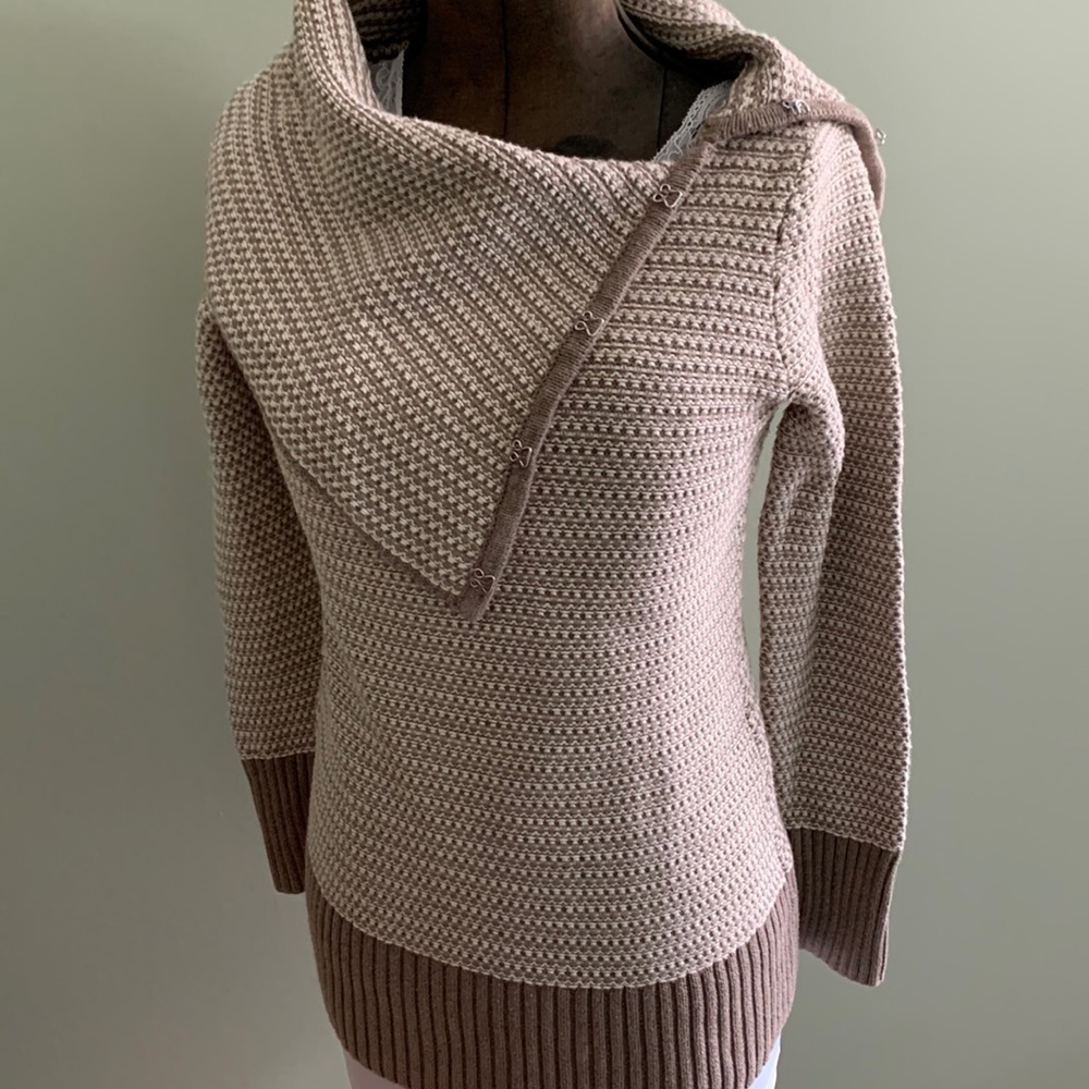 Willi smith oversized turtle neck sweater sz sm. Heavy knit with two tone. NWOT